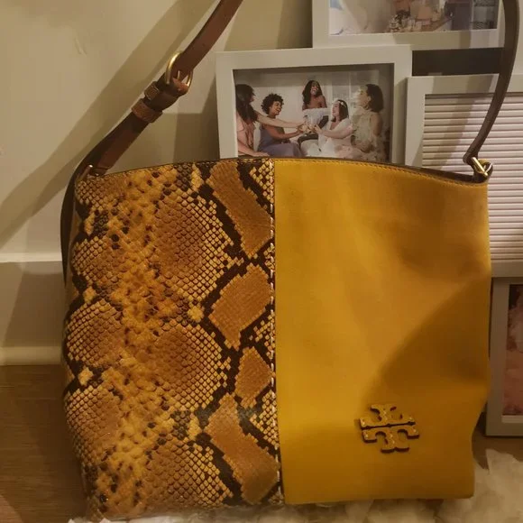 TORY BURCH Mcgraw Exotic Hobo bag in yellow - Picture 1 of 6